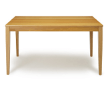 שולחן גדול מעץ